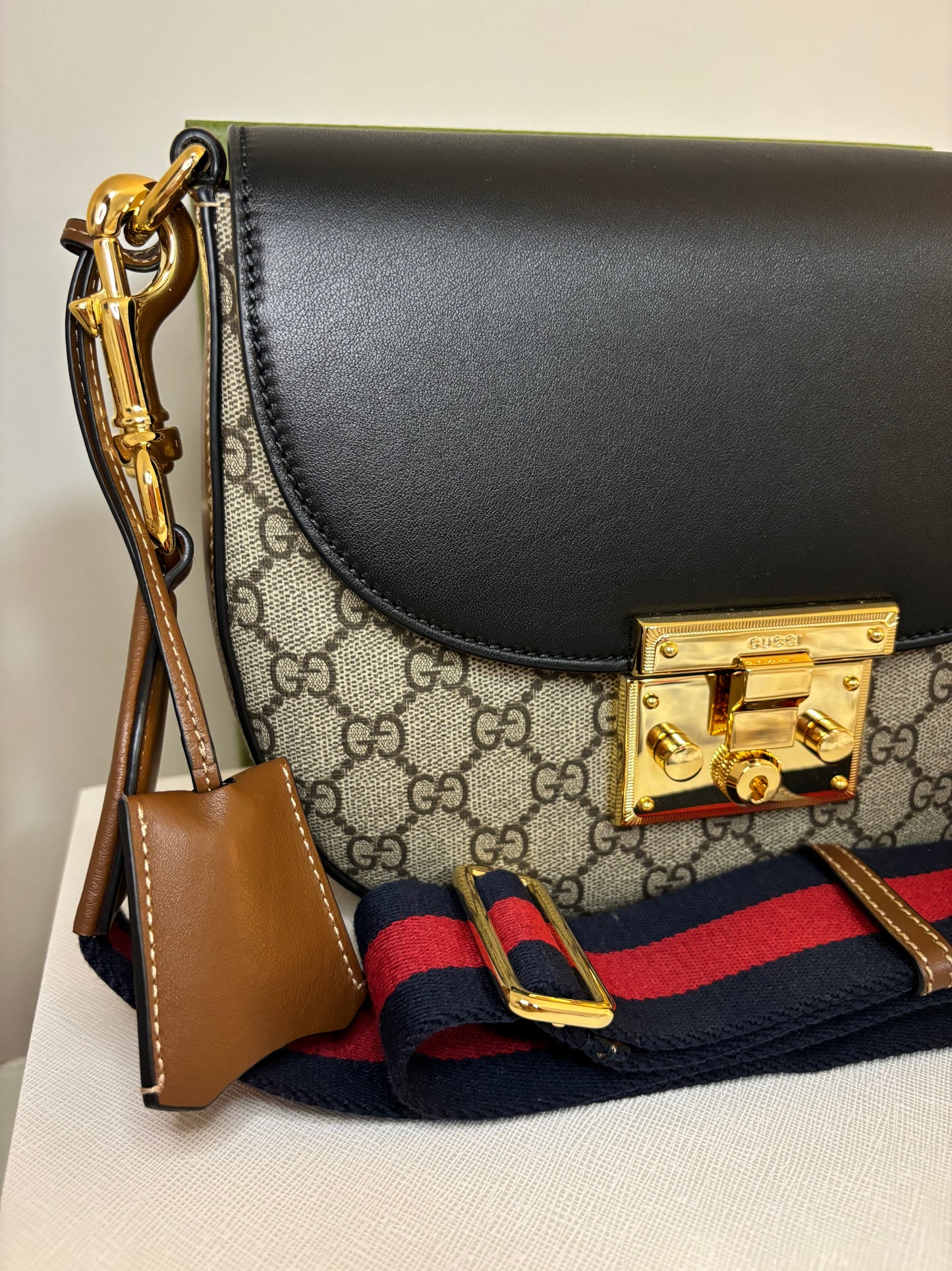 Gucci Supreme Medium Messenger Crossbody
