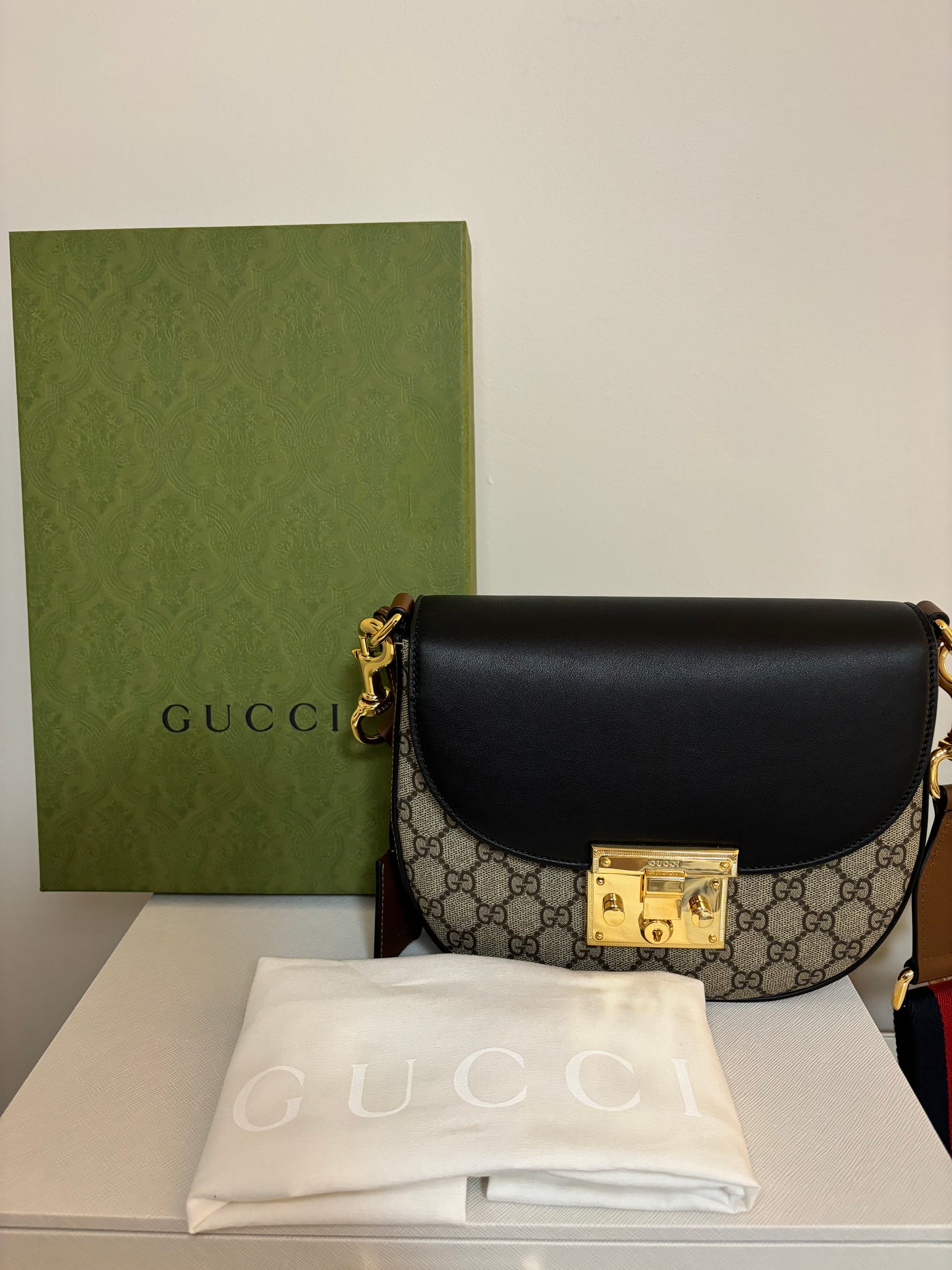 Gucci Supreme Medium Messenger Crossbody