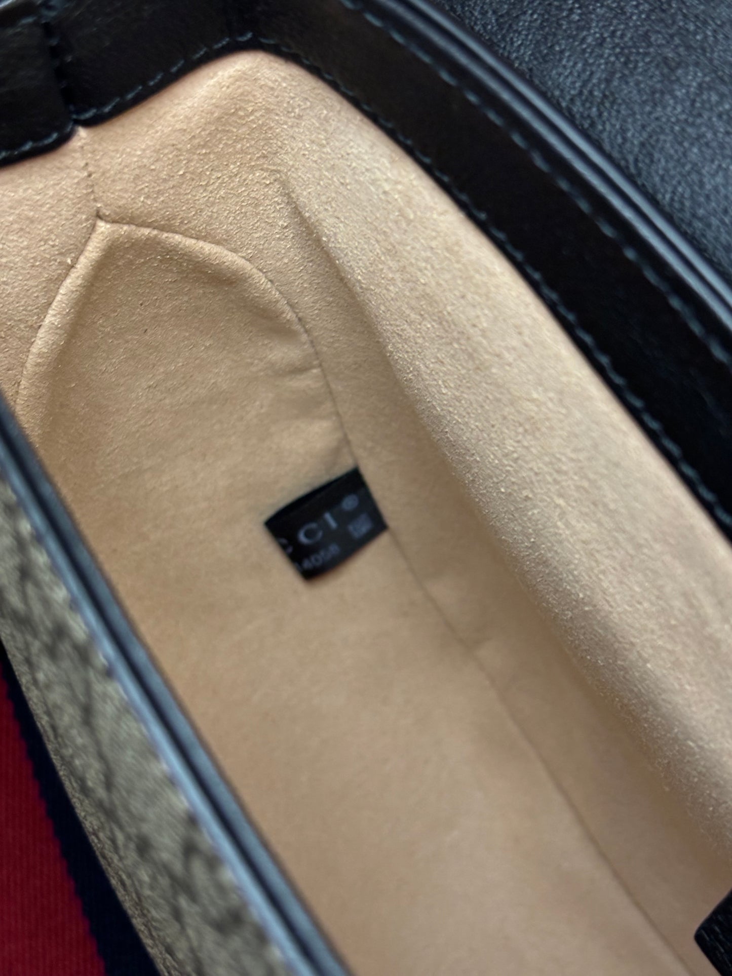 Gucci Supreme Medium Messenger Crossbody