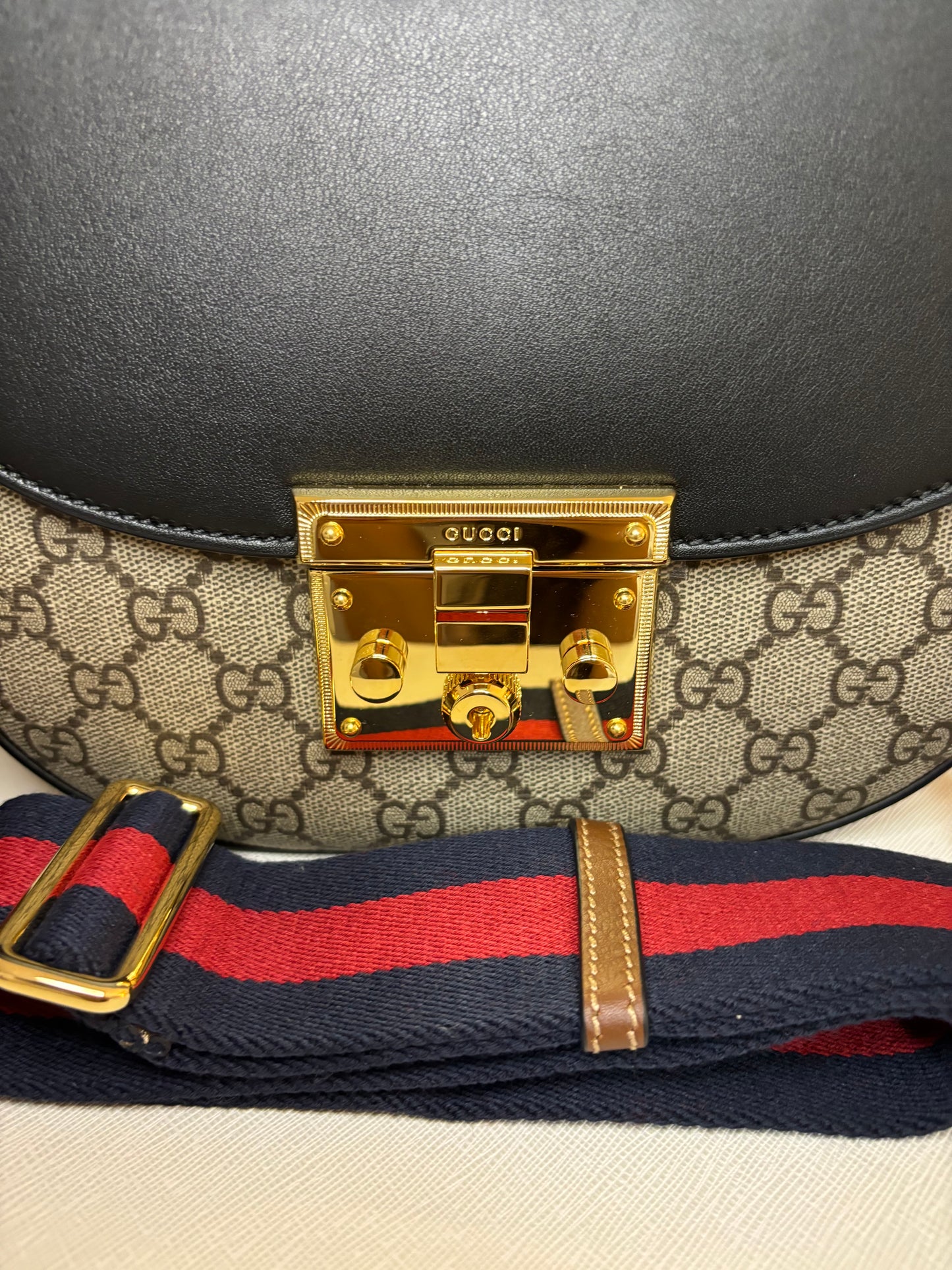 Gucci Supreme Medium Messenger Crossbody
