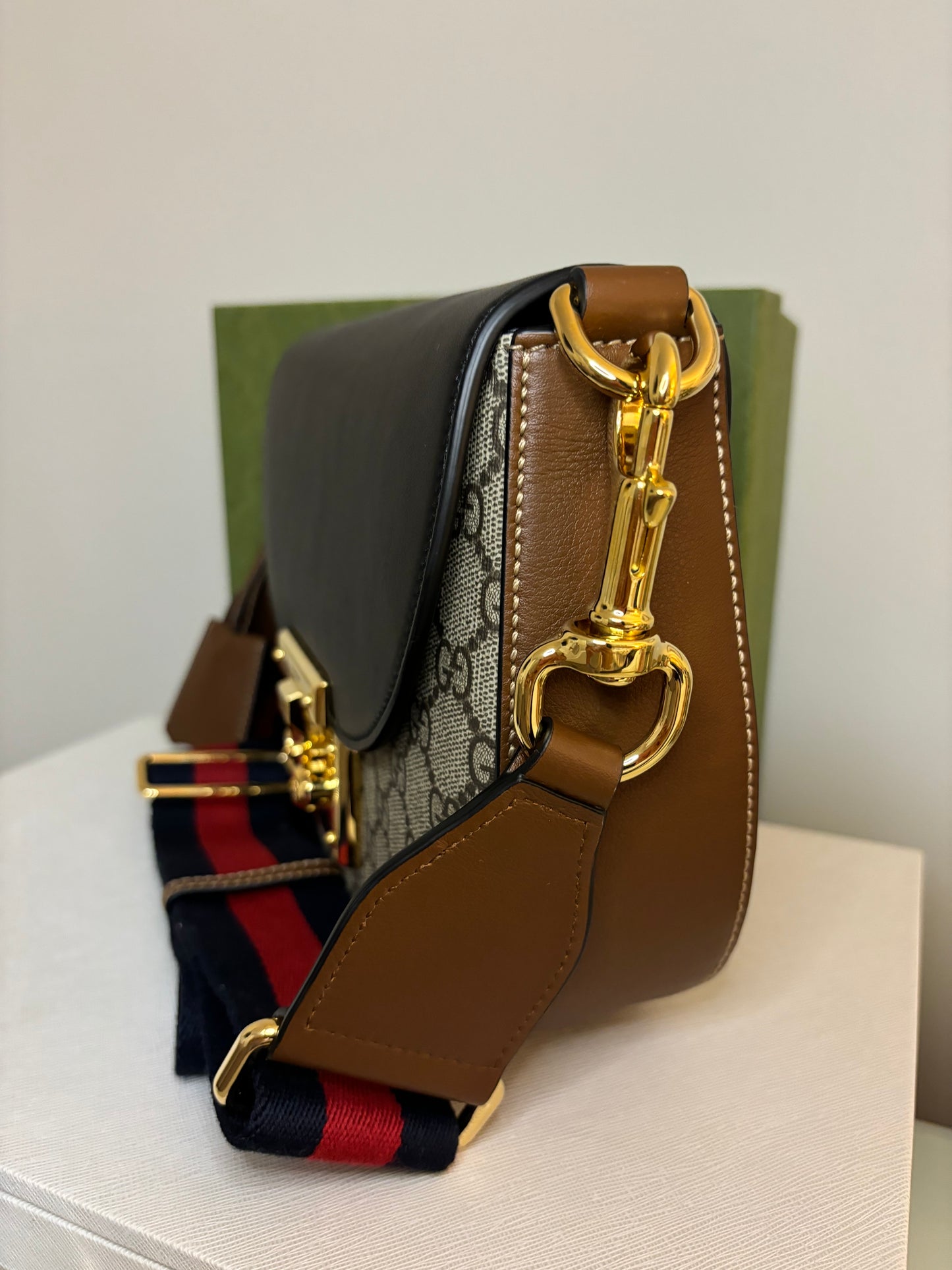 Gucci Supreme Medium Messenger Crossbody