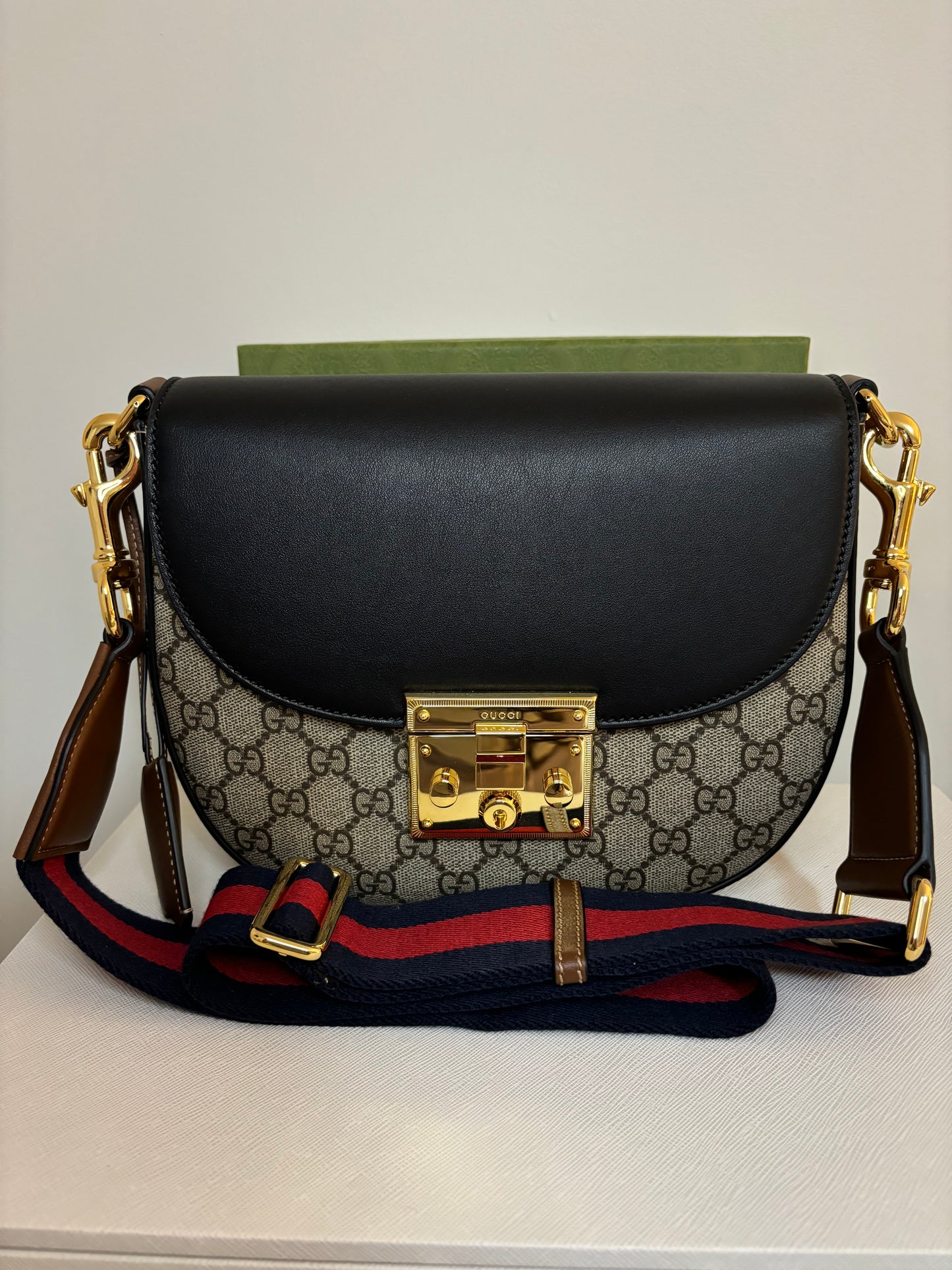 Gucci Supreme Medium Messenger Crossbody