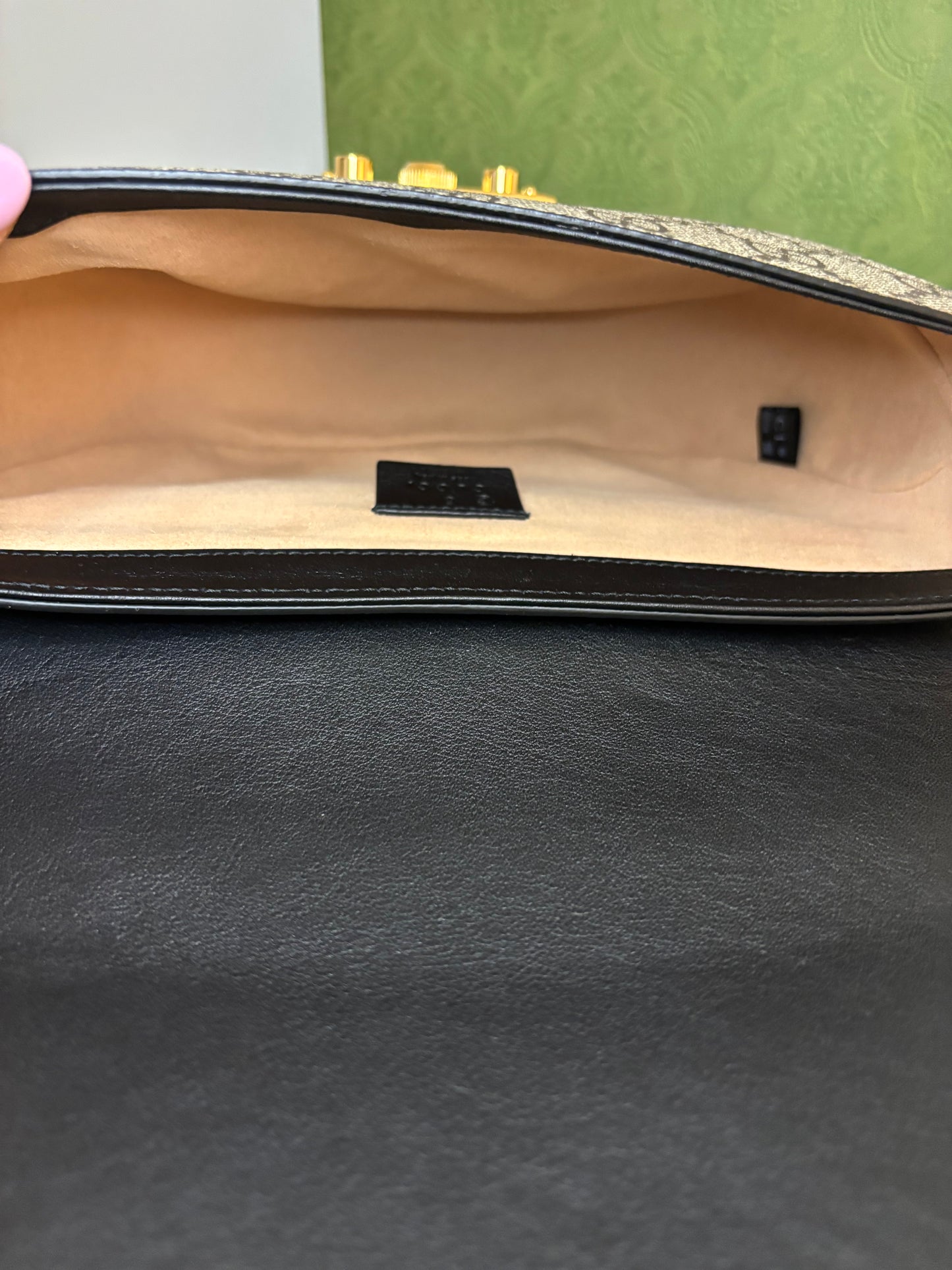 Gucci Supreme Medium Messenger Crossbody
