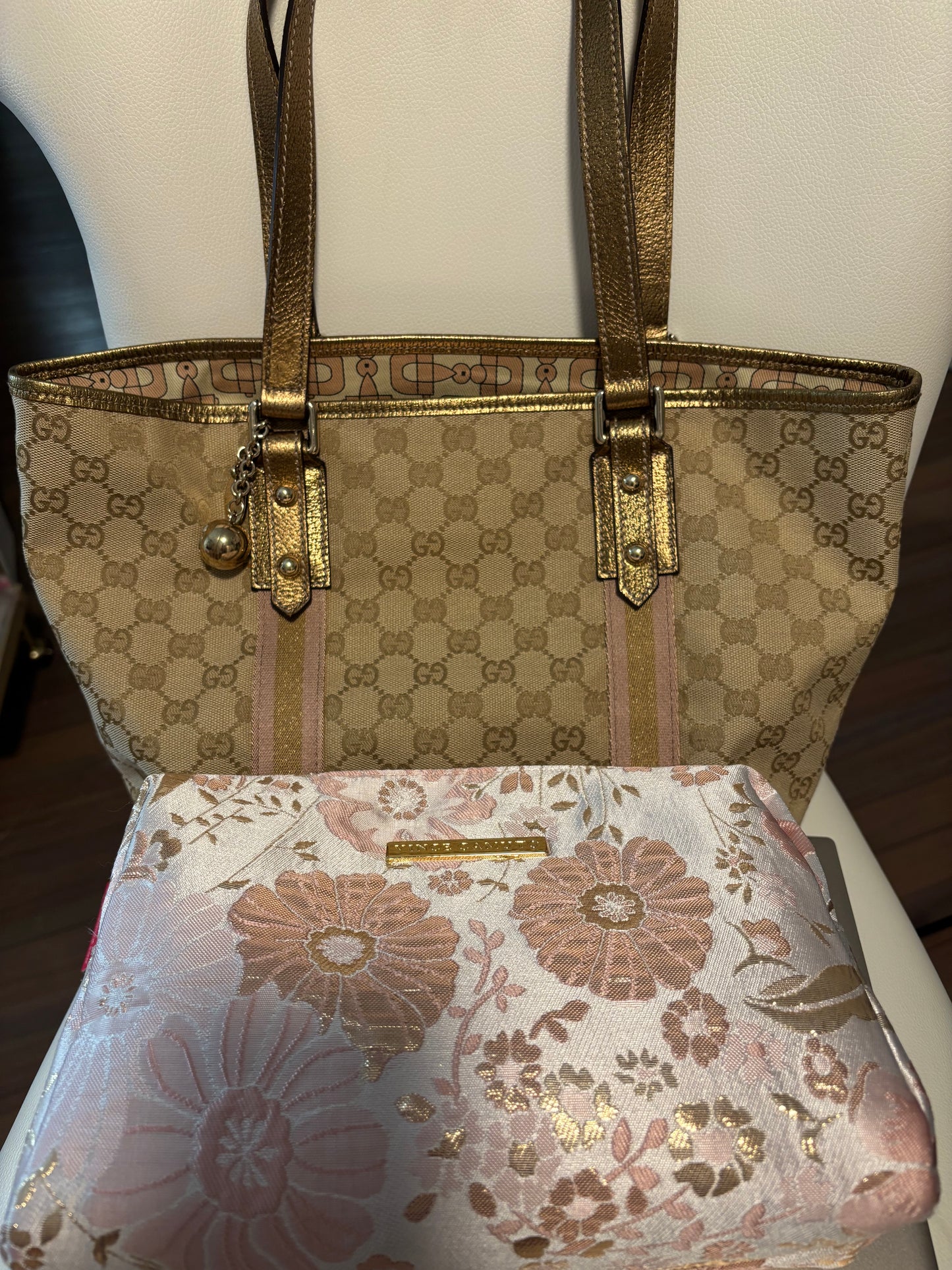 Gucci Bag plus makeup bundle for Mayra🥰