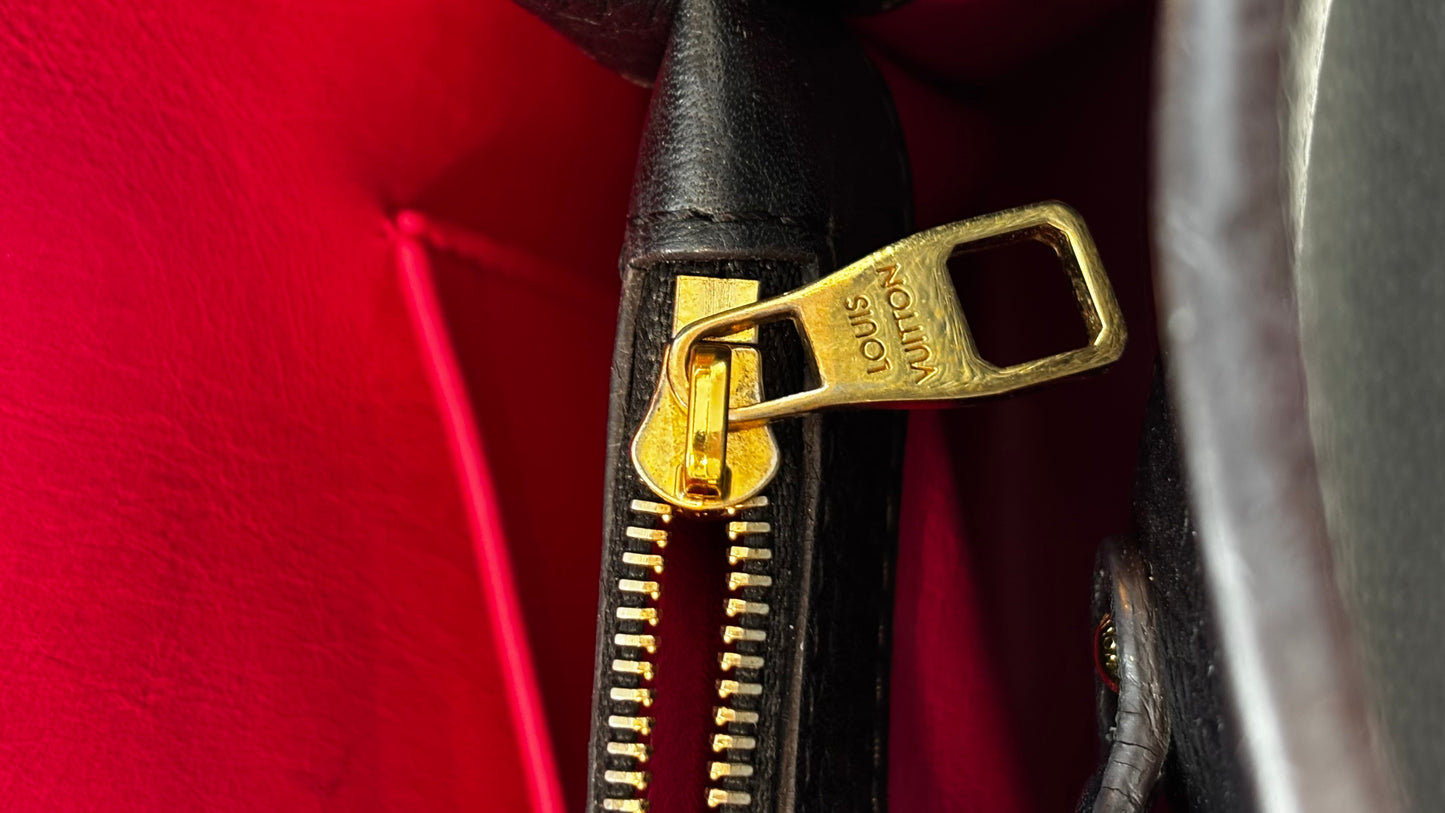 Louis Vuitton Capucines MM Bag