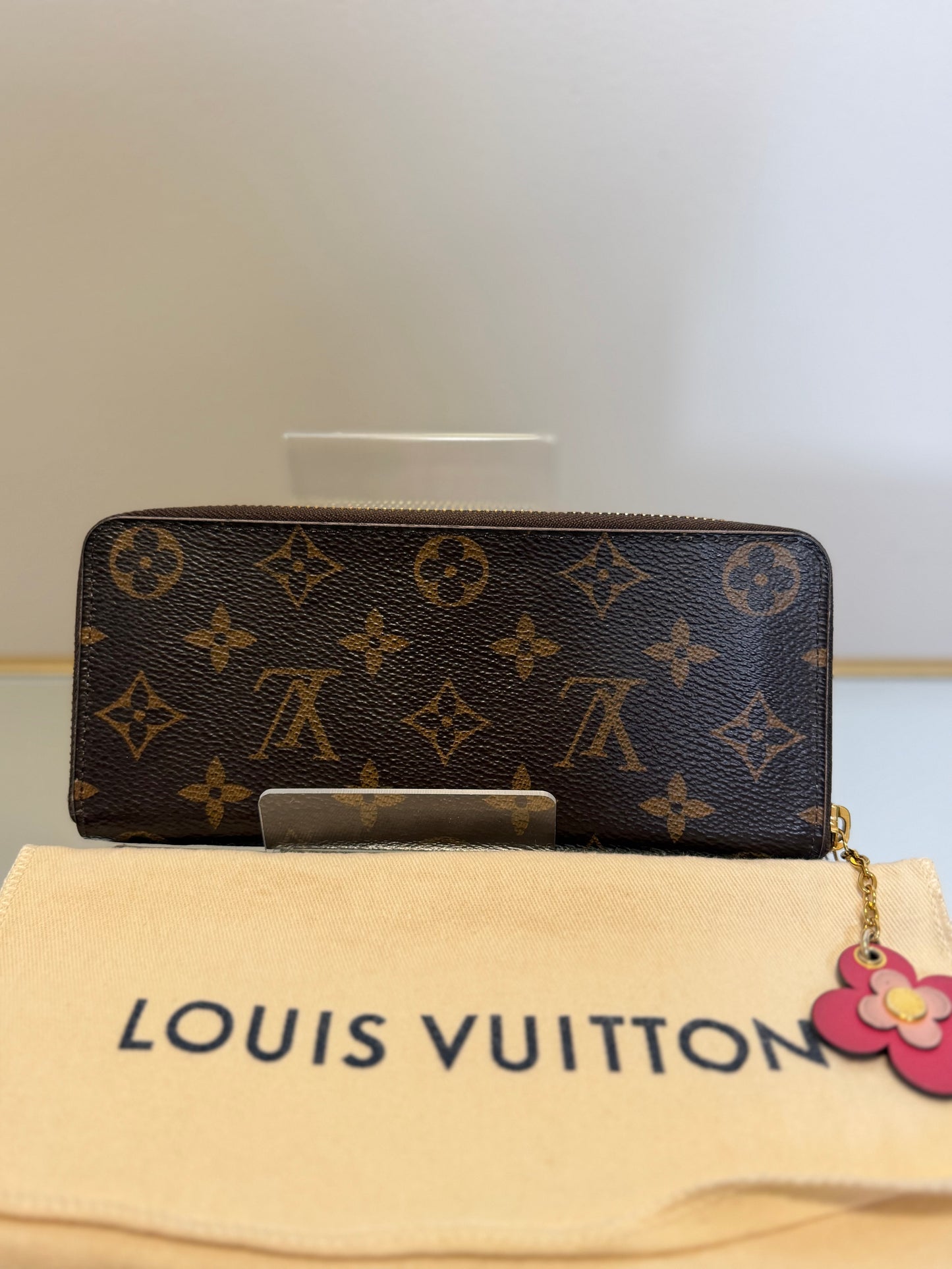 Louis Vuitton Clemence Monogram & hot pink interior
