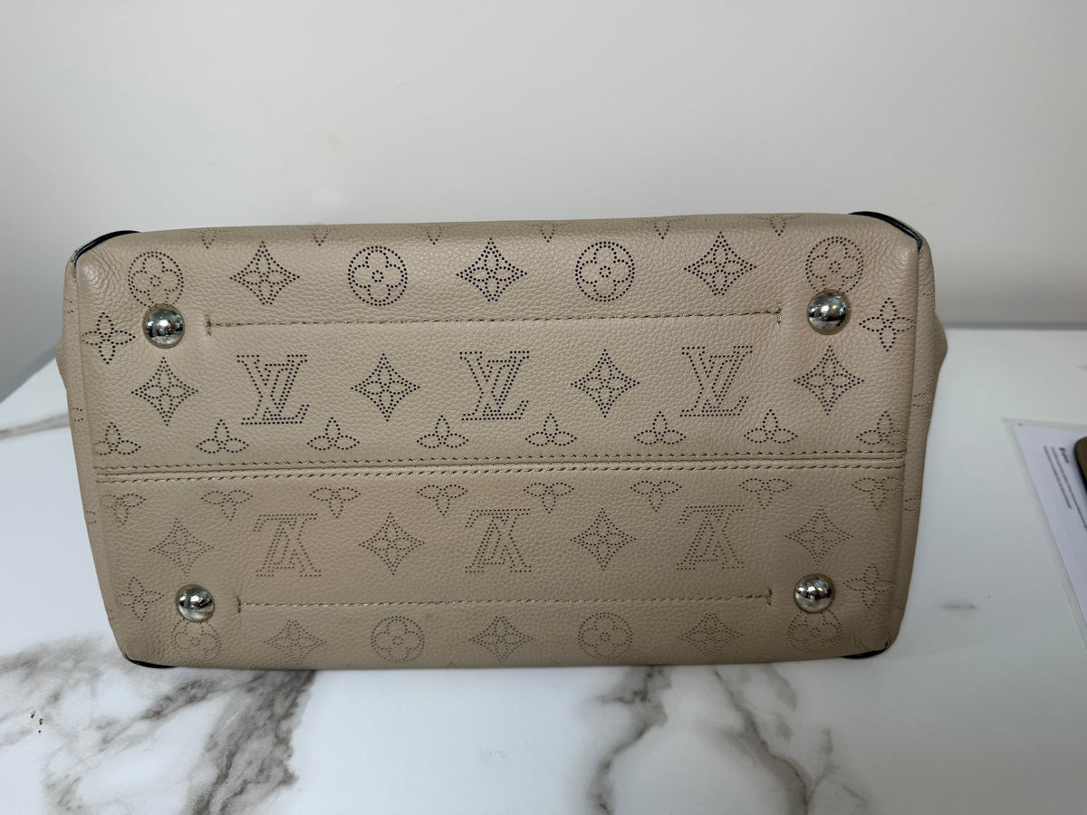 Louis Vuitton Hina MM Shoulder Bag with Pouch