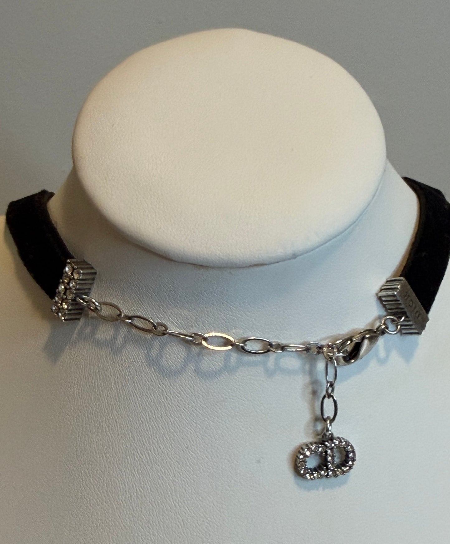 Dior J’adior Velvet Choker