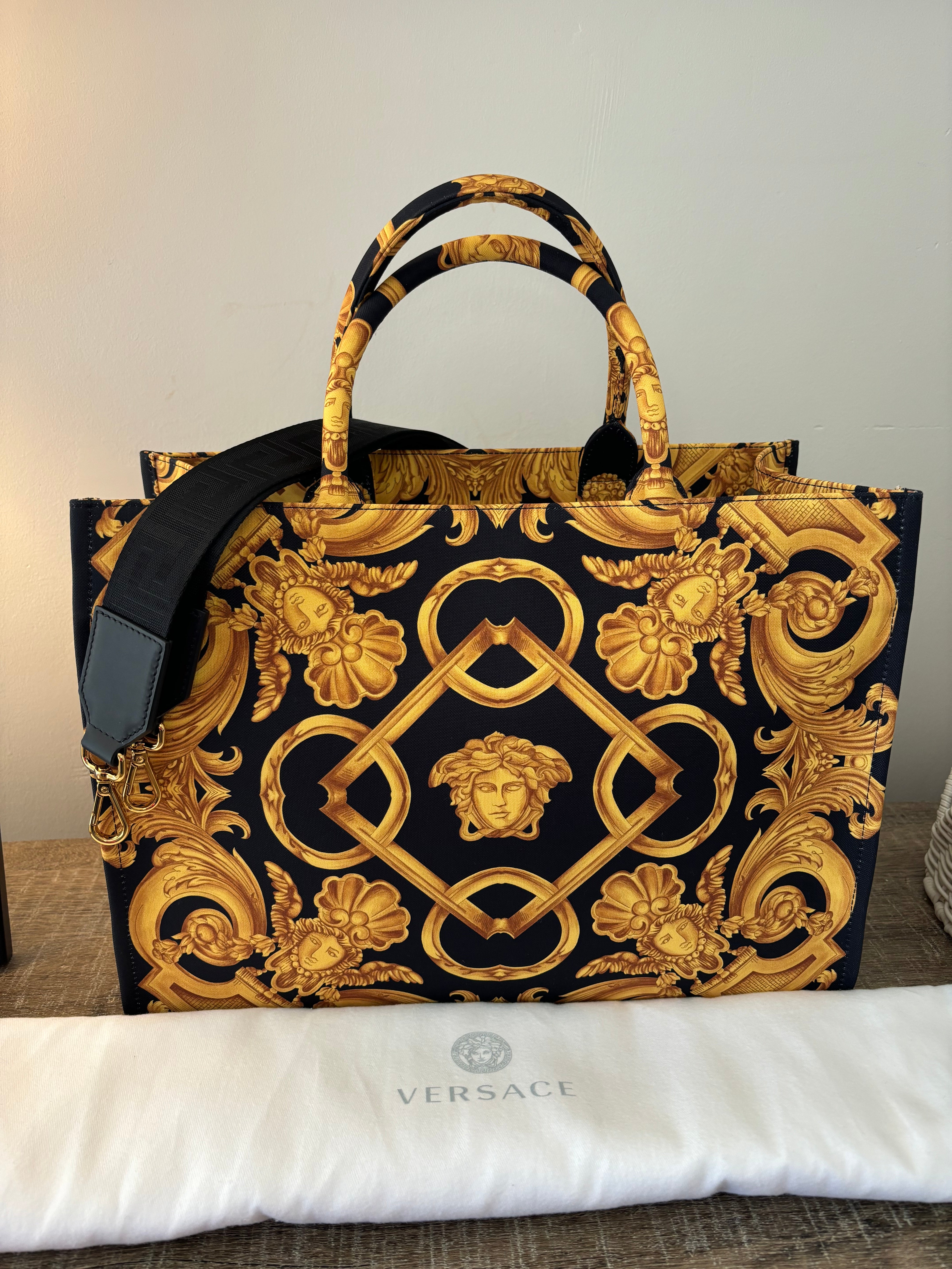 Store Versace bag crossbody