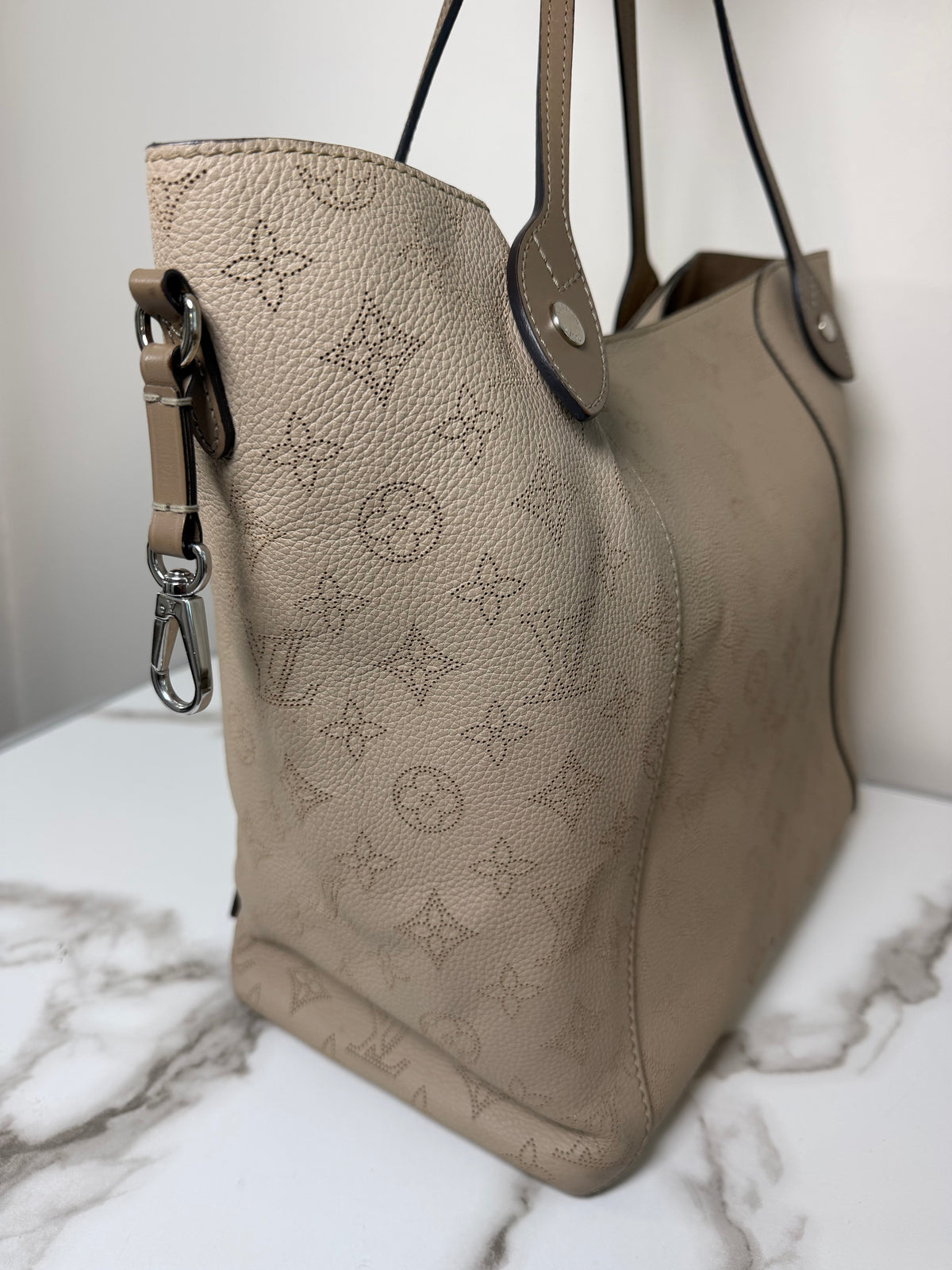 Louis Vuitton Hina MM Shoulder Bag with Pouch